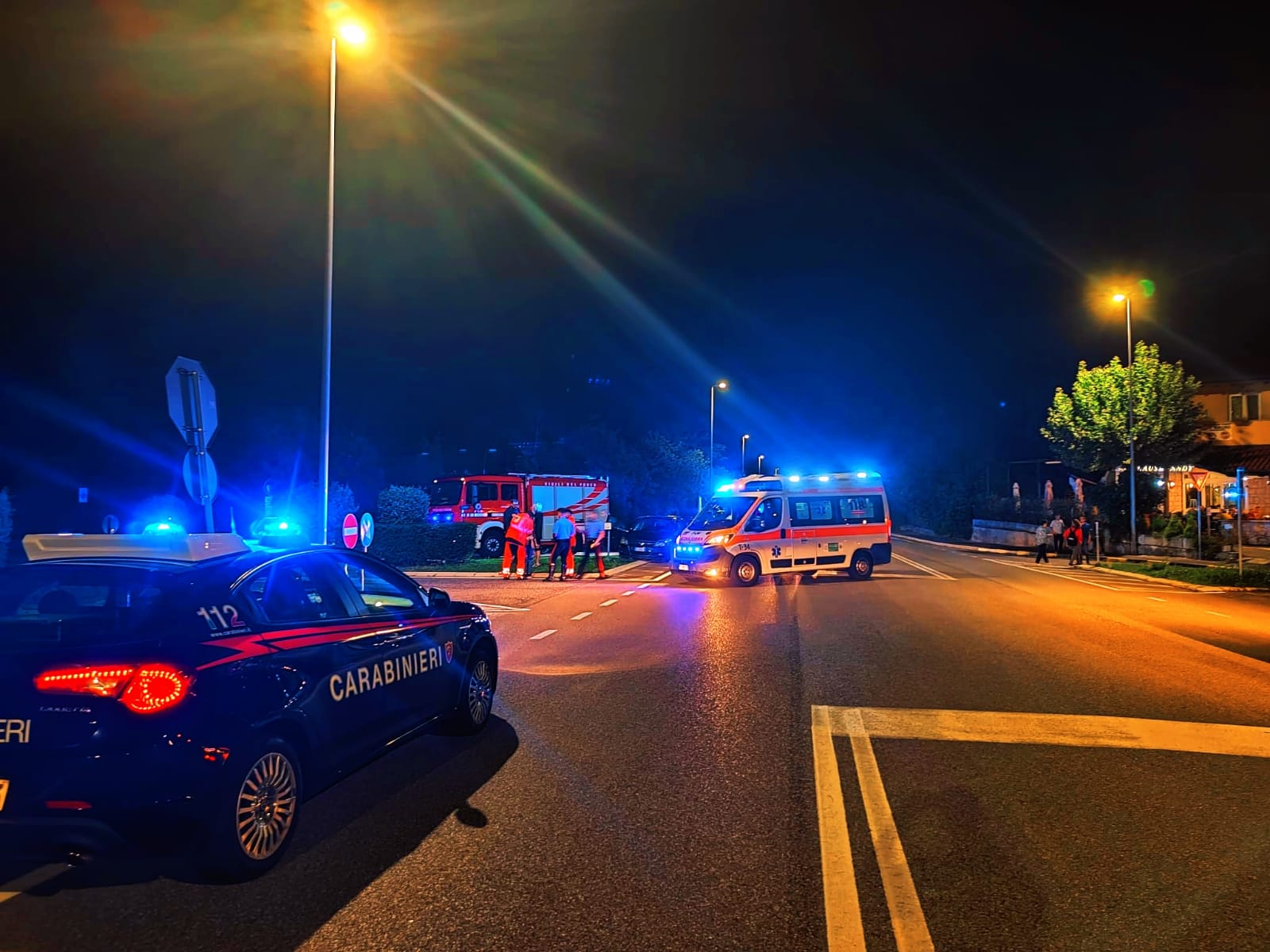 Immagine per Incidente nella notte all'ingresso di Porto Piccolo, auto nell'aiuola